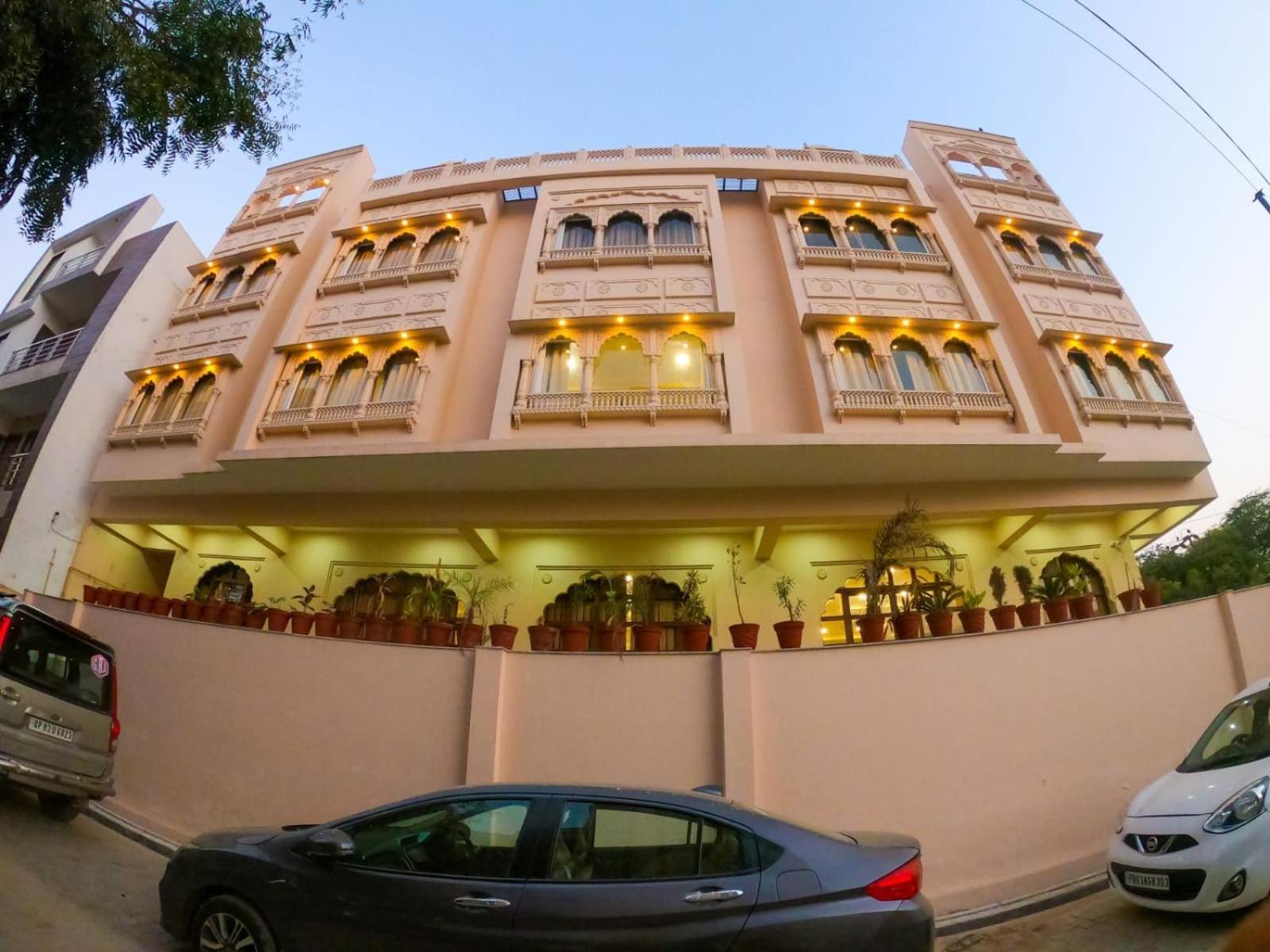 Hotel The Taj Vista Agra- Walking Distance To Taj Mahal à Agra  Extérieur photo