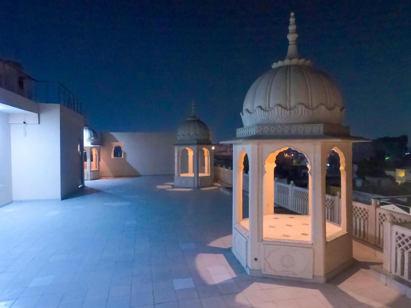 Hotel The Taj Vista Agra- Walking Distance To Taj Mahal à Agra  Extérieur photo